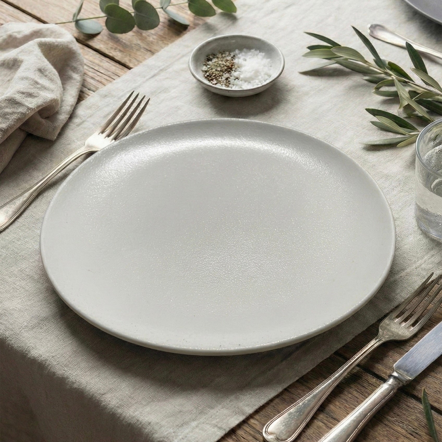 Assiette en porcelaine RAK Blanche