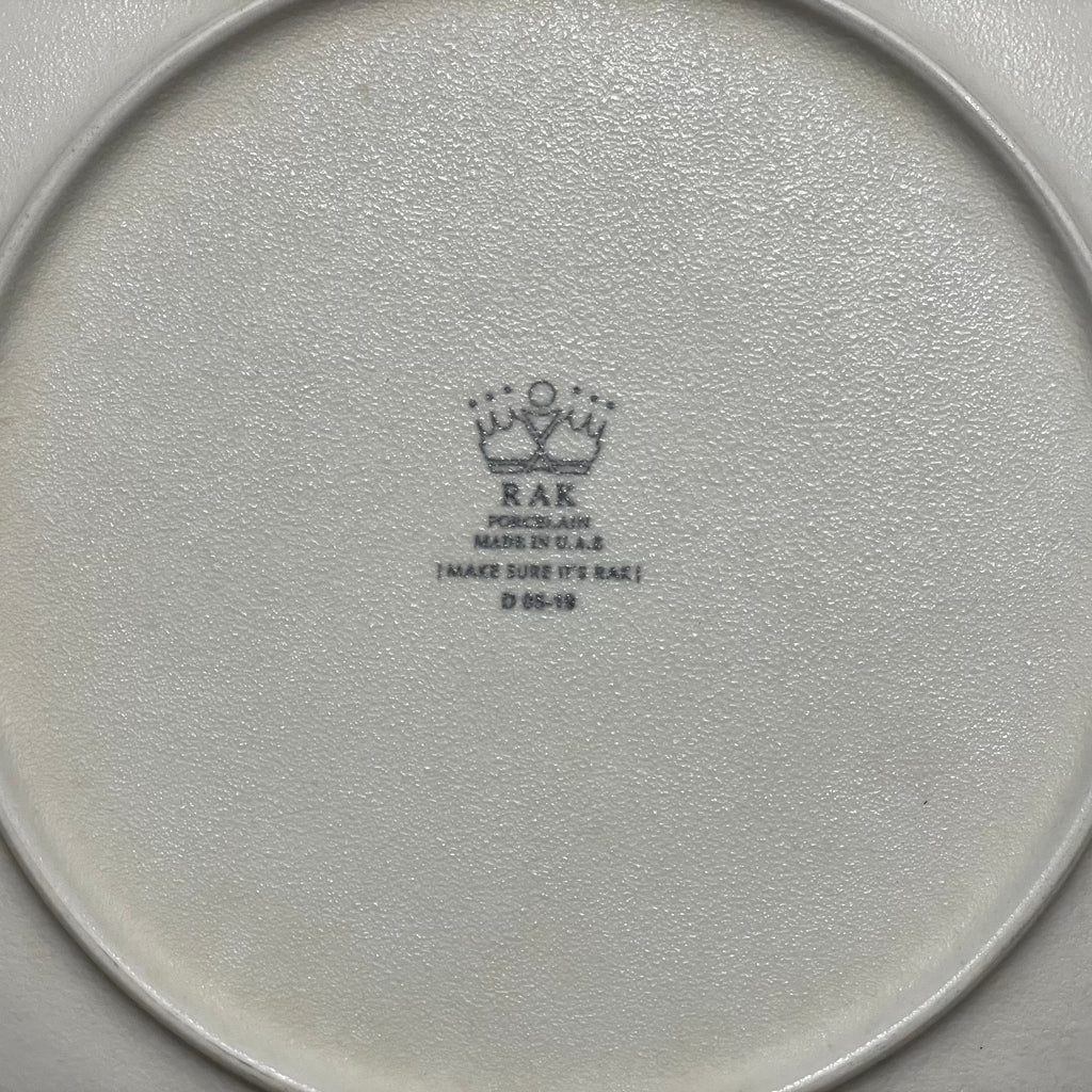 Signature assiette en porcelaine RAK blanche