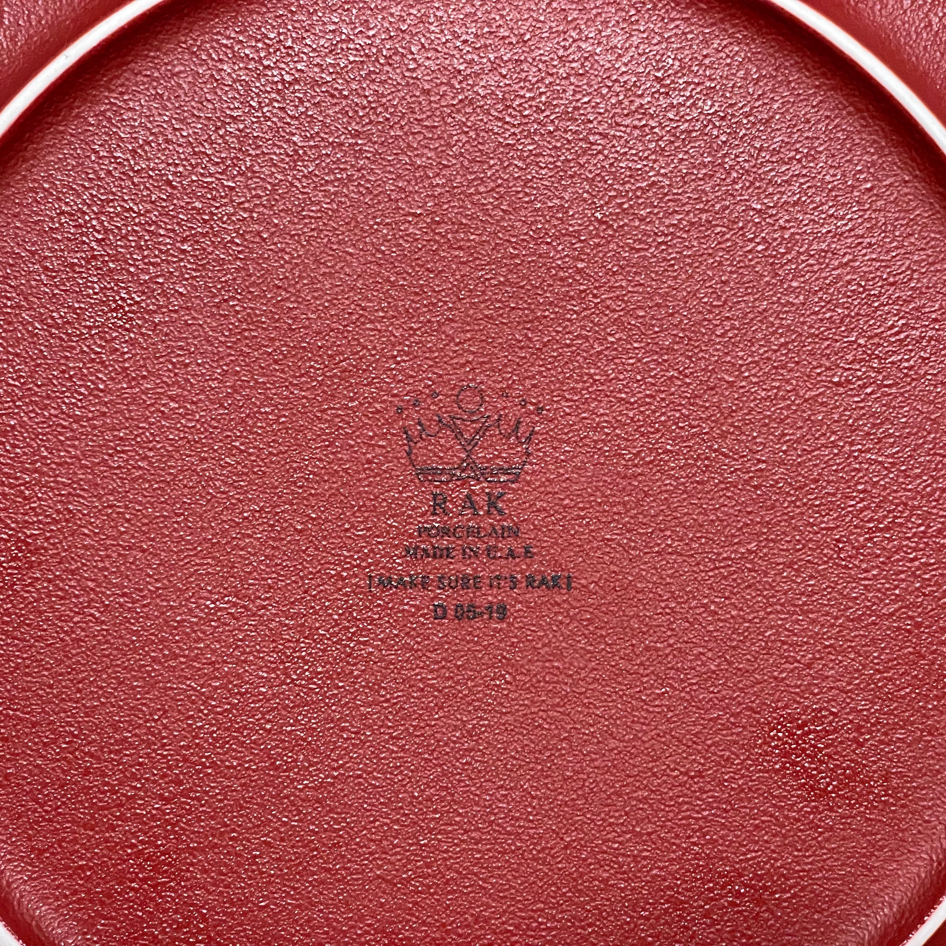 Signature assiette en porcelaine rouge