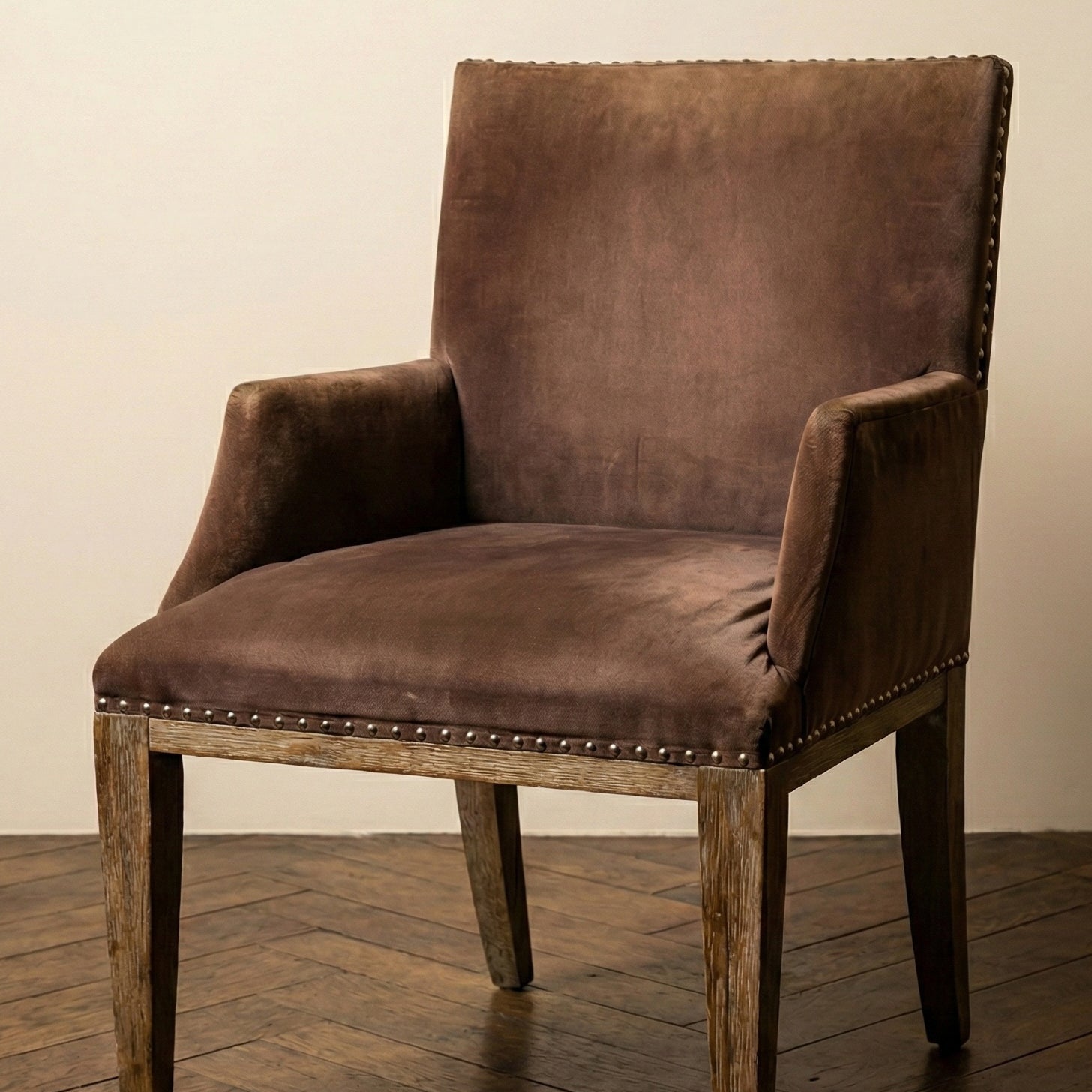 Fauteuil en velours robin des bois taupe